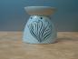 Preview: Duftlampe aus Keramik mit Dekor in Weiß