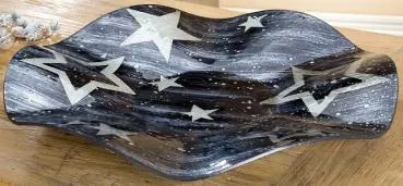 57 cm große Deko-Schale aus Glas in Anthrazit mit silbernen Sternen