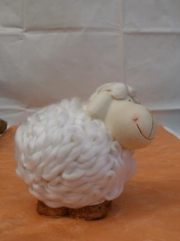 Dekofigur Schaf aus Keramik, 16 cm