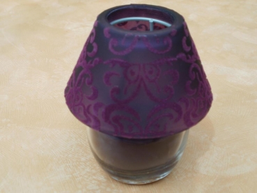 Kerzenlampe in Lila mit Ornamentverzierung, 11 cm hoch