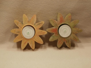 2 Kerzenhalter aus Holz, Blume