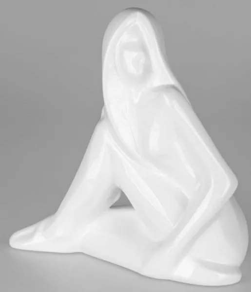 38 cm Skulptur einer sitzenden Dame in Weiß