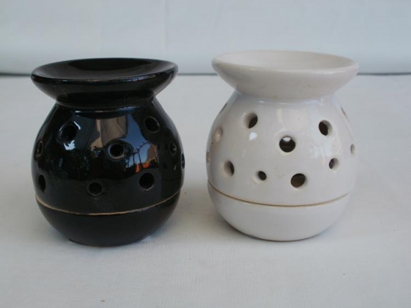 Duftlampe aus Keramik in Schwarz oder Weiß, 8,2 cm