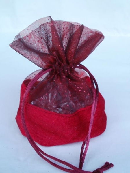 14 cm großer Geschenkbeutel in Rot aus Polyester