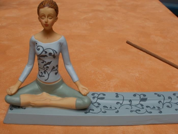 Räucherstäbchenhalter Yoga-Frau