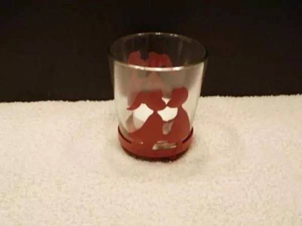 Teelichtbecher Herz-Dekor 9 cm hoch Teelichtbecher Herz-Dekor 9 cm hoch