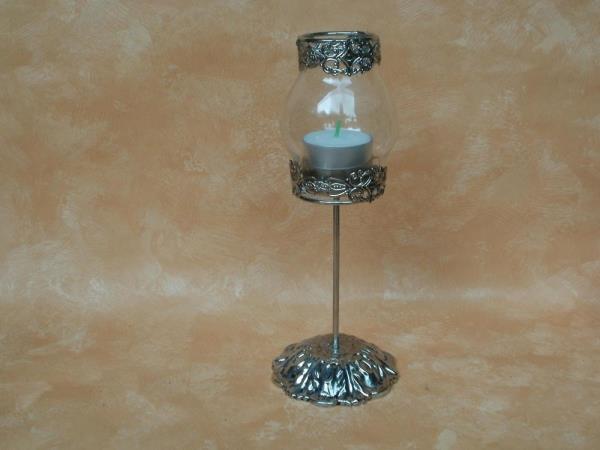 Teelichtglas Antik aus Glas und Metall, 21 cm hoch.