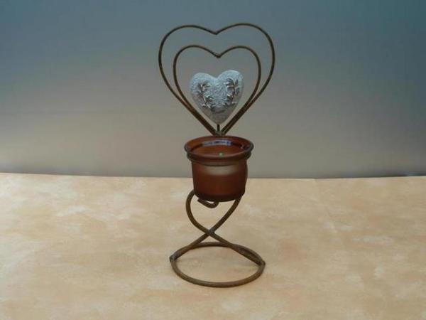 24,5 cm hoher Teelichthalter Herz aus Metall