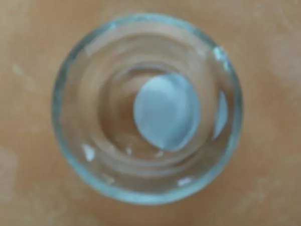 Teelichthalter rund aus Glas, Durchmesser 6,9 cm Teelichthalter rund aus Glas, Durchmesser 6,9 cm