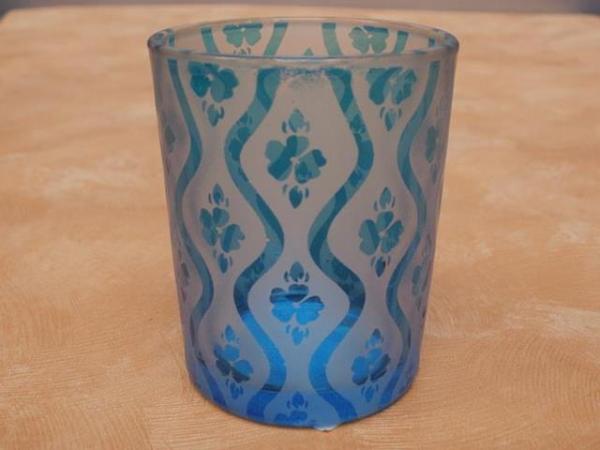 Teelichtglas Hawaii 7,8 cm hoch in Blau-Weiß
